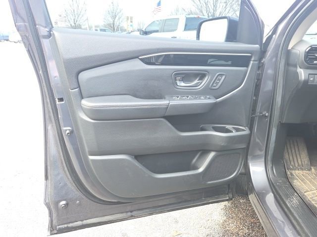 Used 2025 Honda Pilot Touring image 24