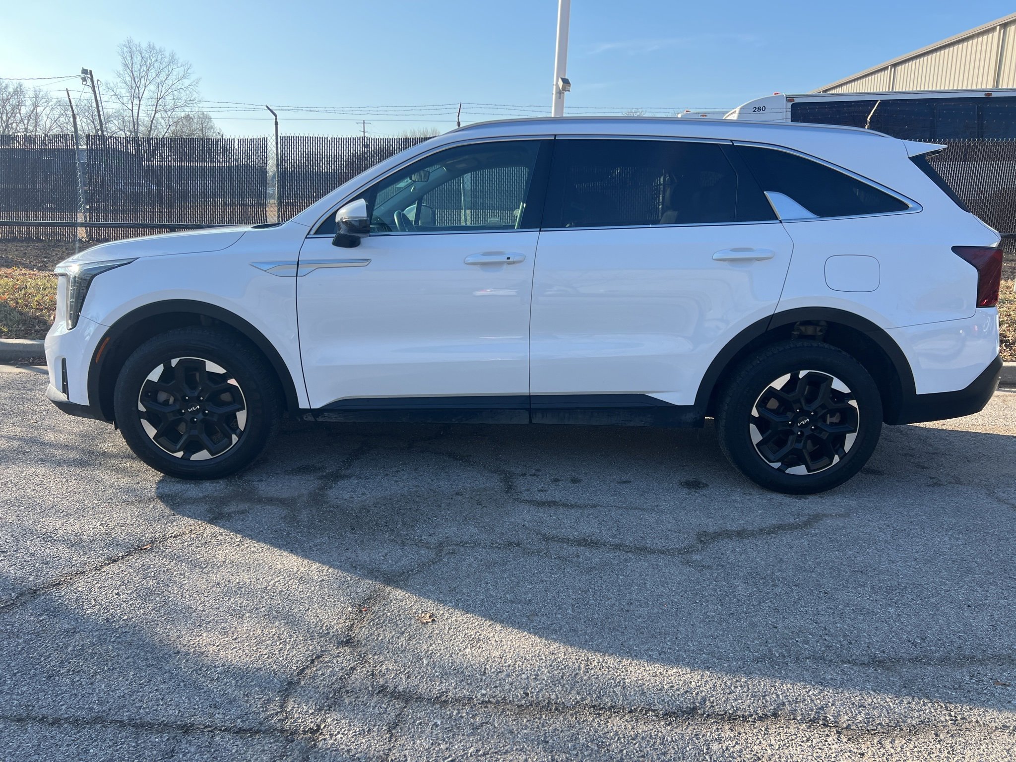 Used 2024 Kia Sorento S image 9