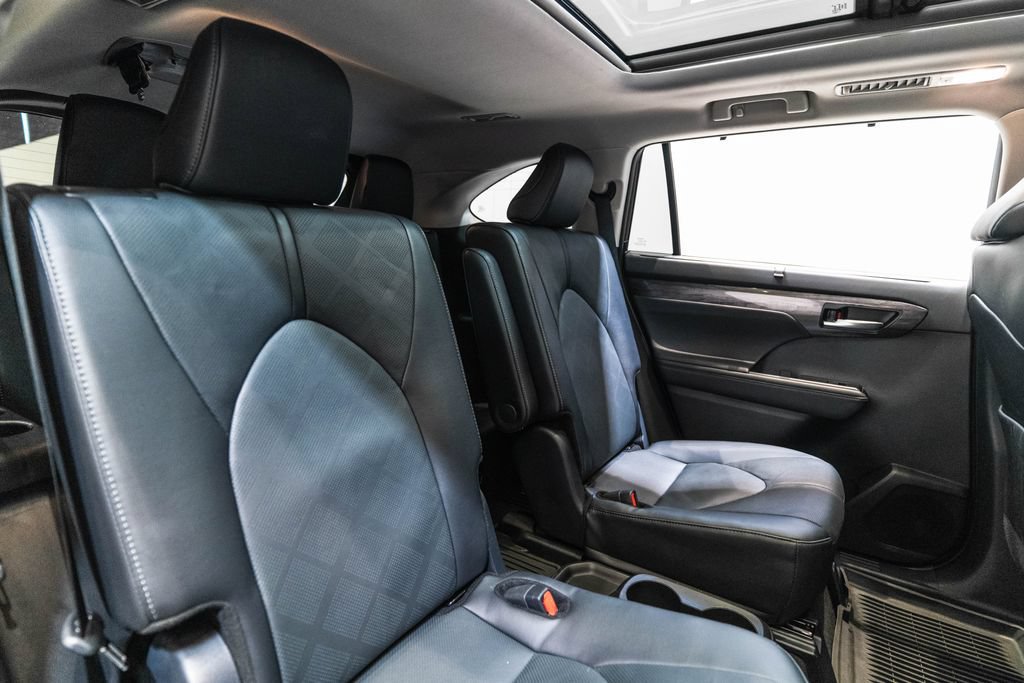 Certified 2026 Toyota Highlander Platinum AWD/4WD image 37