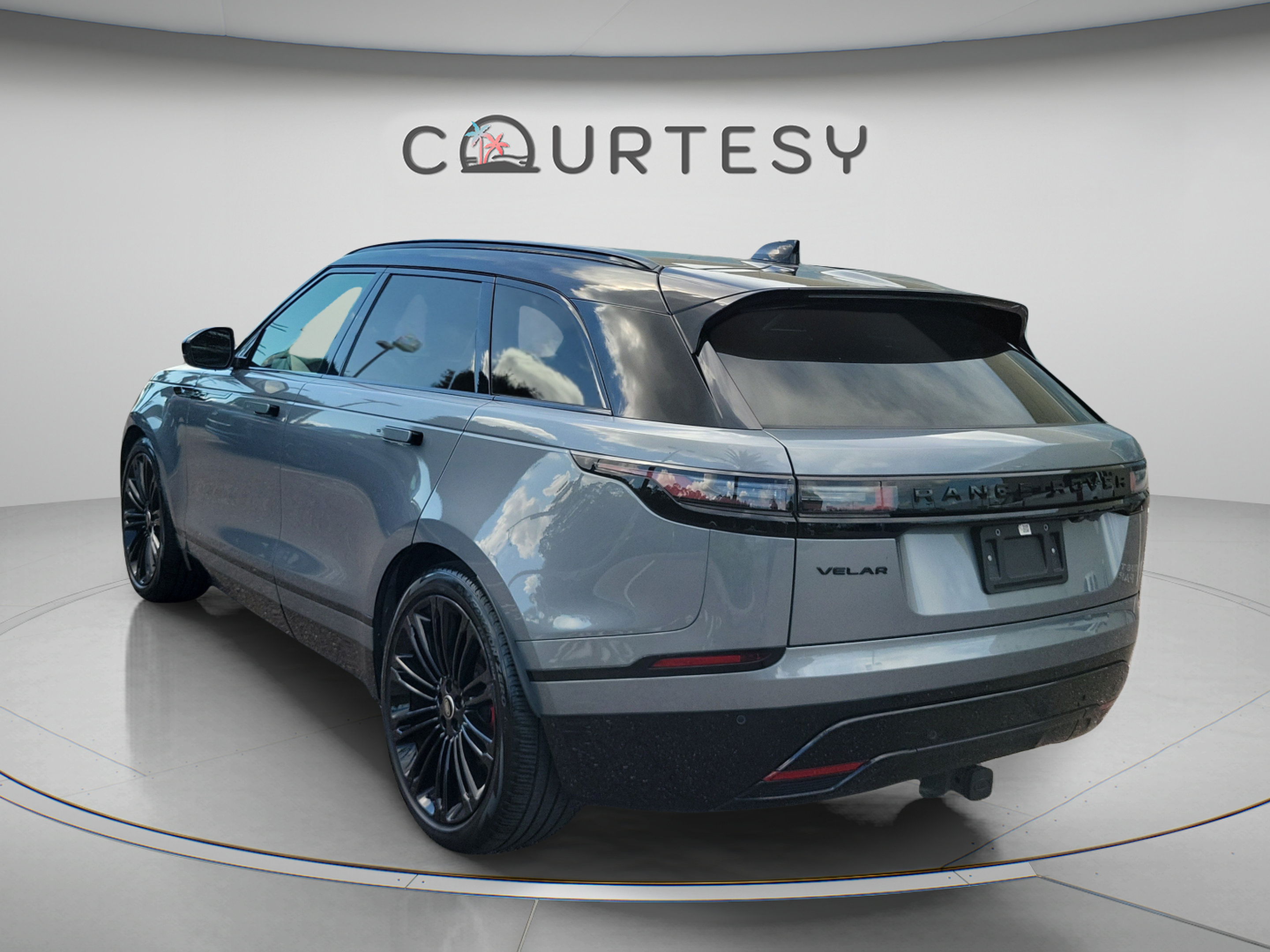 Used 2024 Land Rover Range Rover Velar Dynamic SE AWD/4WD image 3