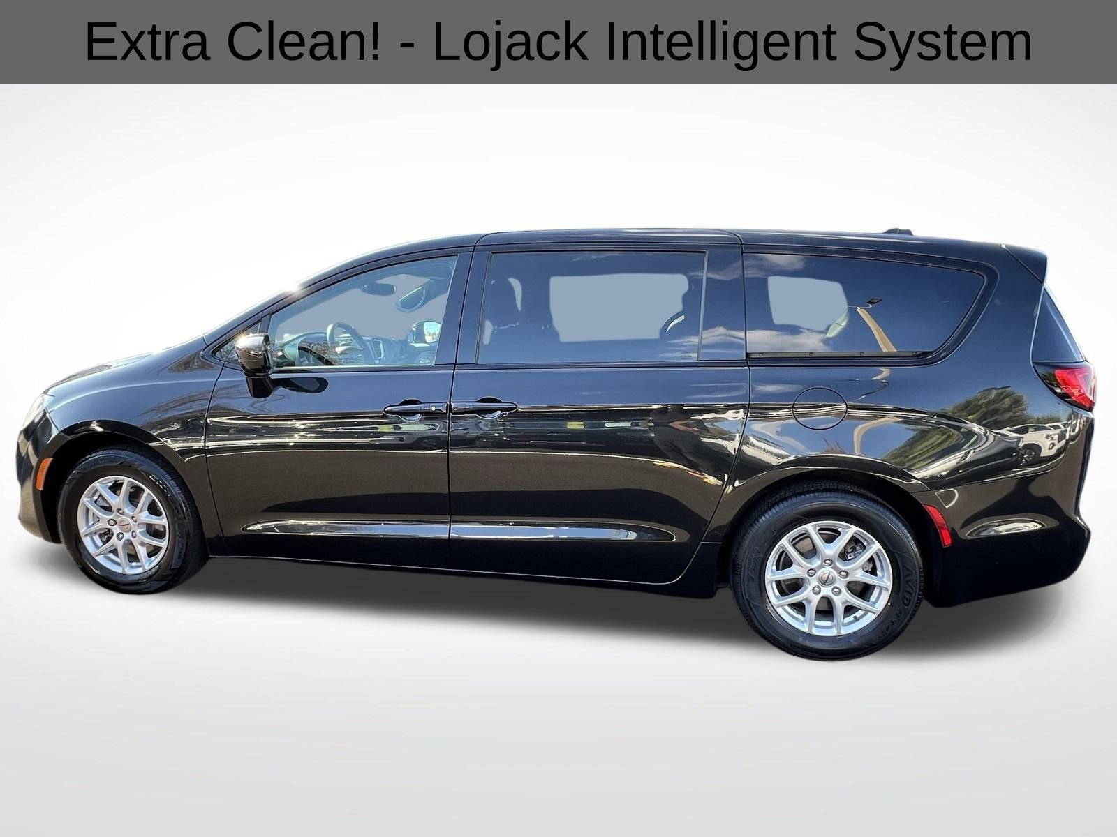 Used 2019 Chrysler Pacifica Touring Plus w/ S Appearance Package image 7