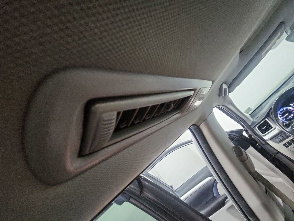 Used 2017 Toyota Highlander XLE image 21