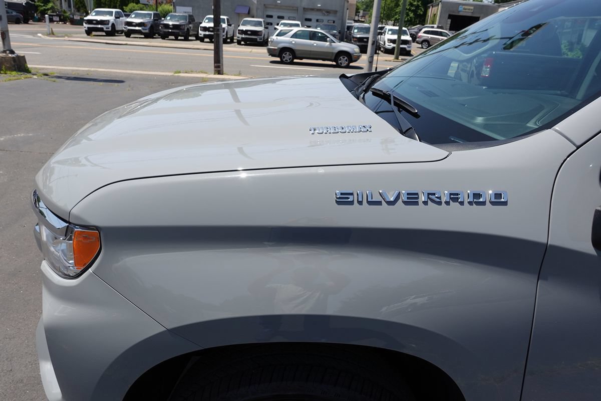 Used 2024 Chevrolet Silverado 1500 LT AWD/4WD image 8