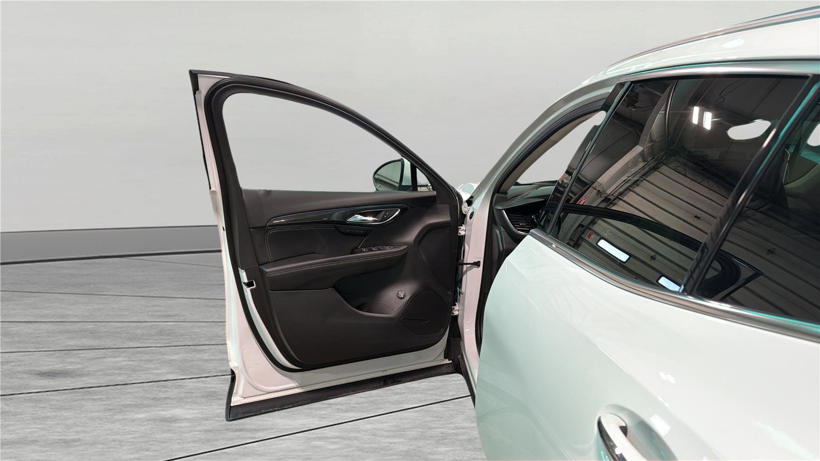 Used 2022 Buick Envision Essence w/ Safety Package FWD image 17