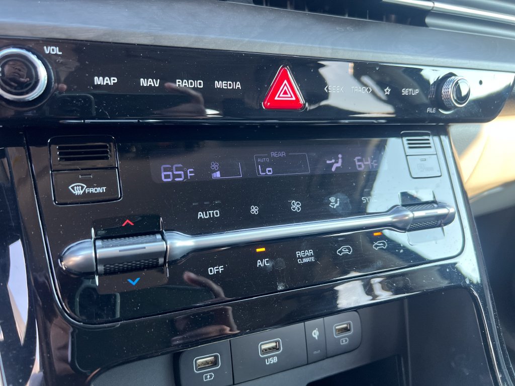 Certified 2024 Kia Carnival EX FWD image 21