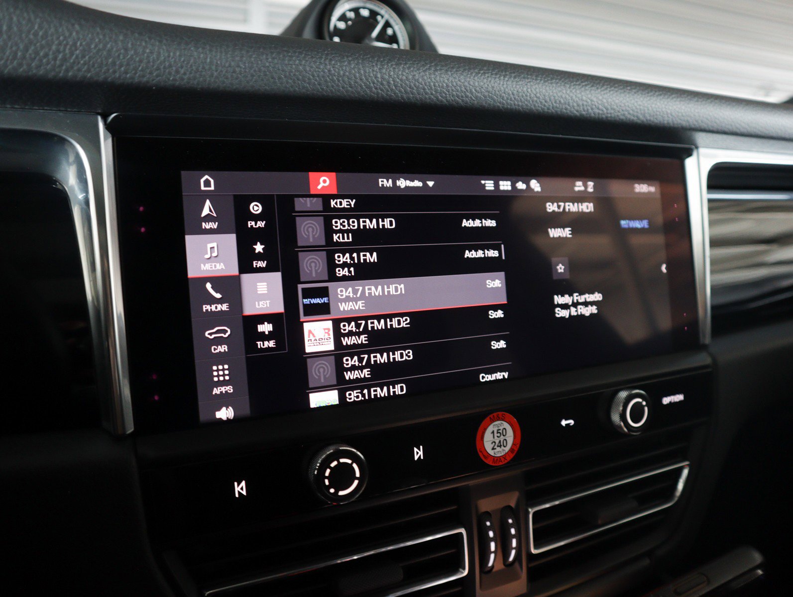 Certified 2026 Porsche Macan AWD/4WD image 19