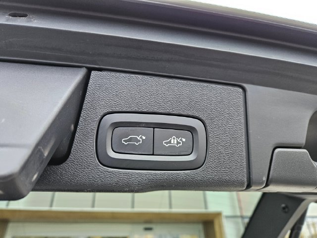 Used 2023 Volvo XC60 B5 Plus w/ Climate Package AWD/4WD image 12