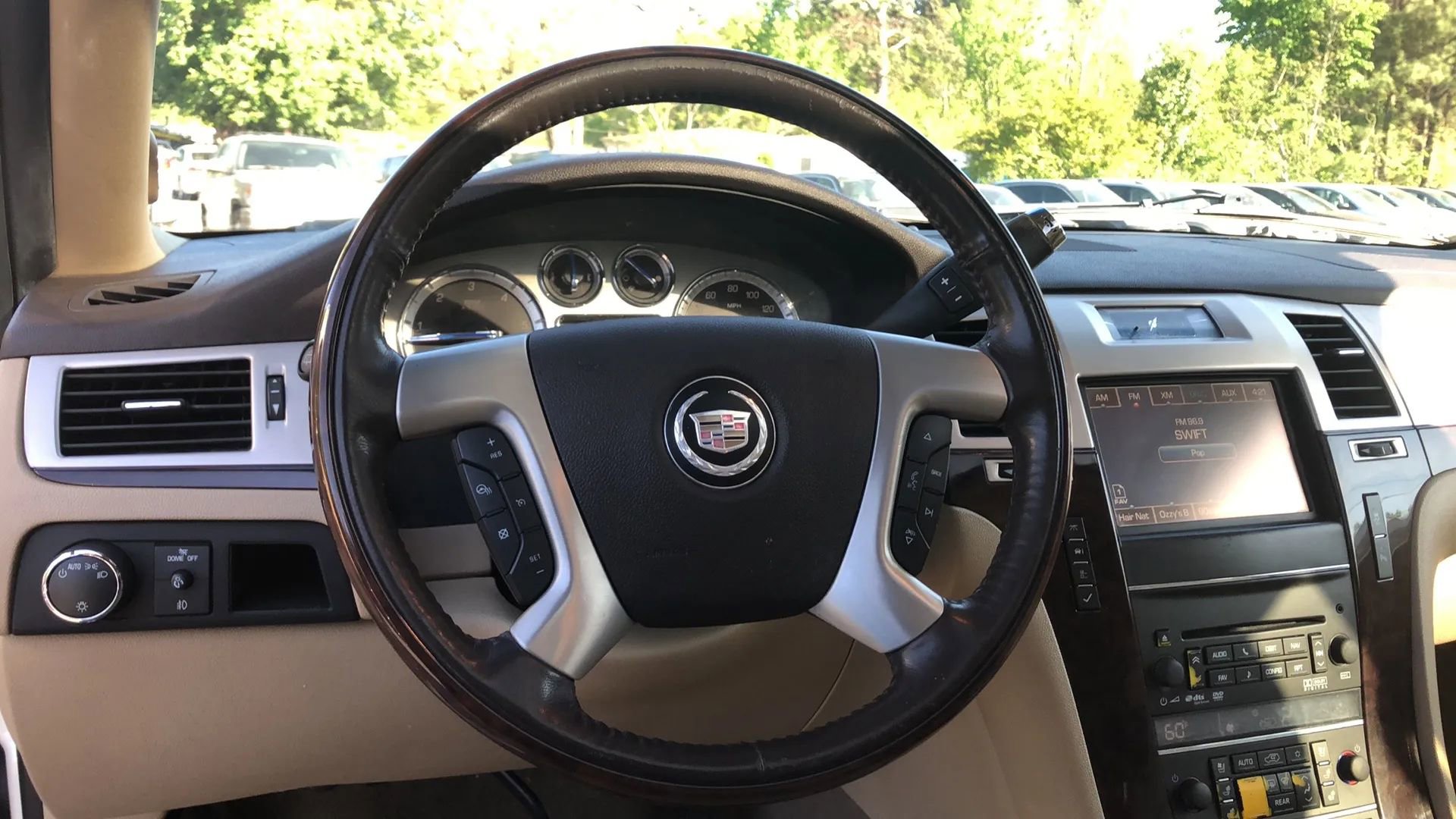 Used 2012 Cadillac Escalade Premium image 28