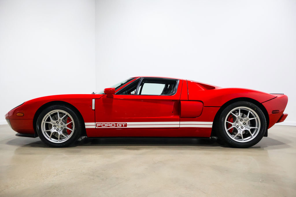 Used 2006 Ford GT RWD image 13