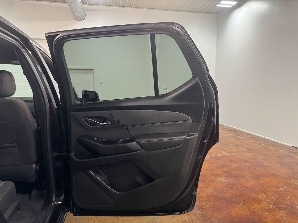Used 2023 Chevrolet Traverse LT image 69
