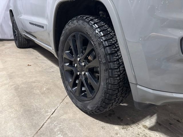 Used 2019 Jeep Grand Cherokee Altitude AWD/4WD image 15