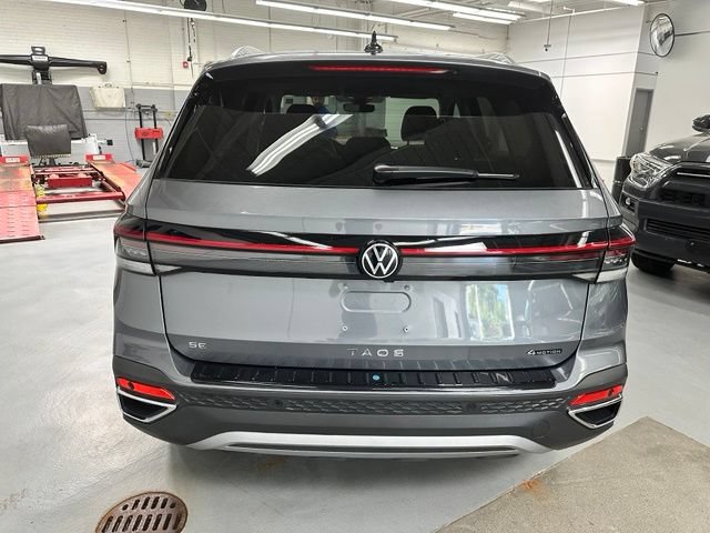 Used 2025 Volkswagen Taos SE AWD/4WD image 12