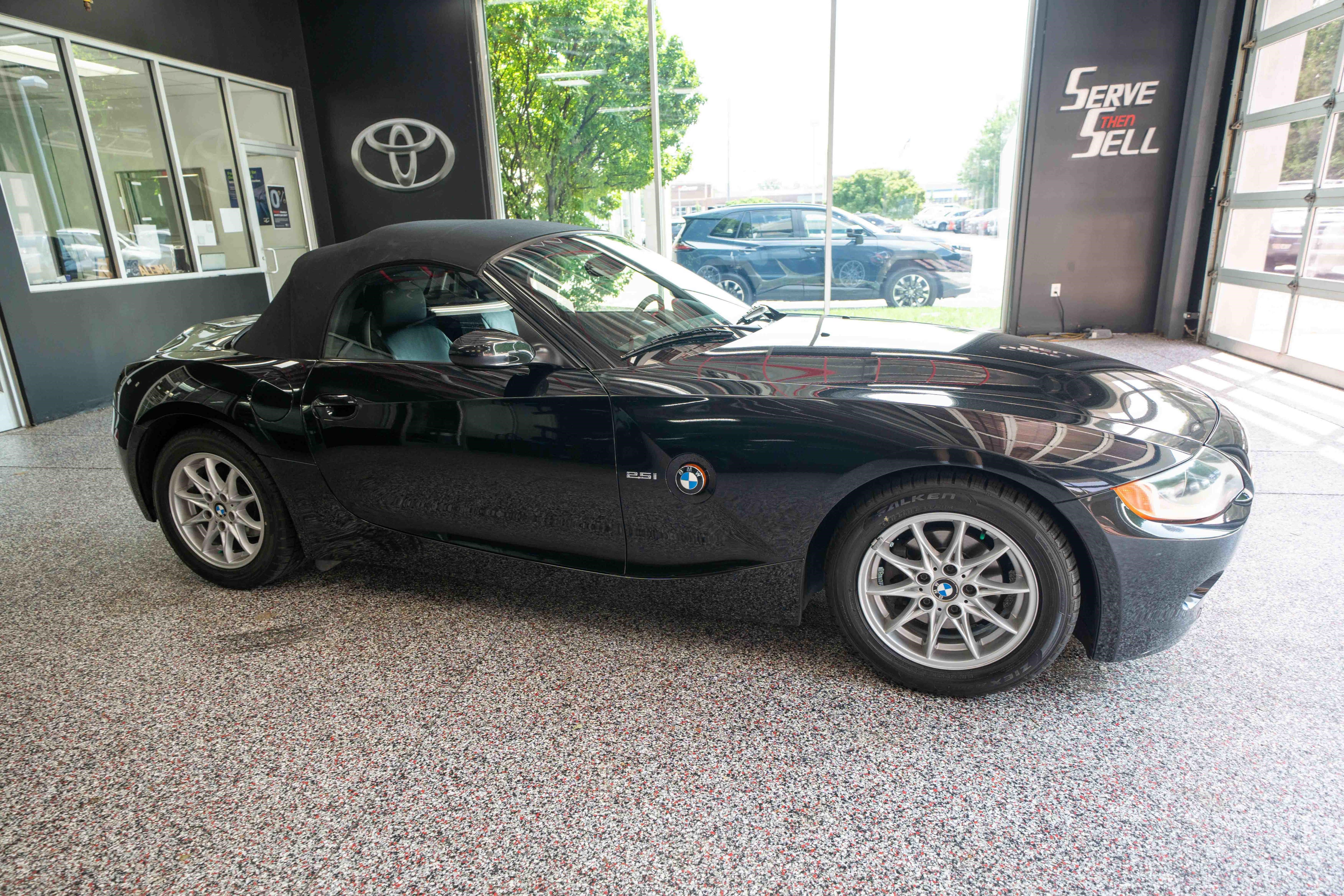 Used 2004 BMW Z4 2.5i RWD image 5