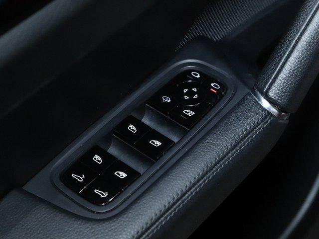 Used 2021 Porsche Cayenne Coupe image 32