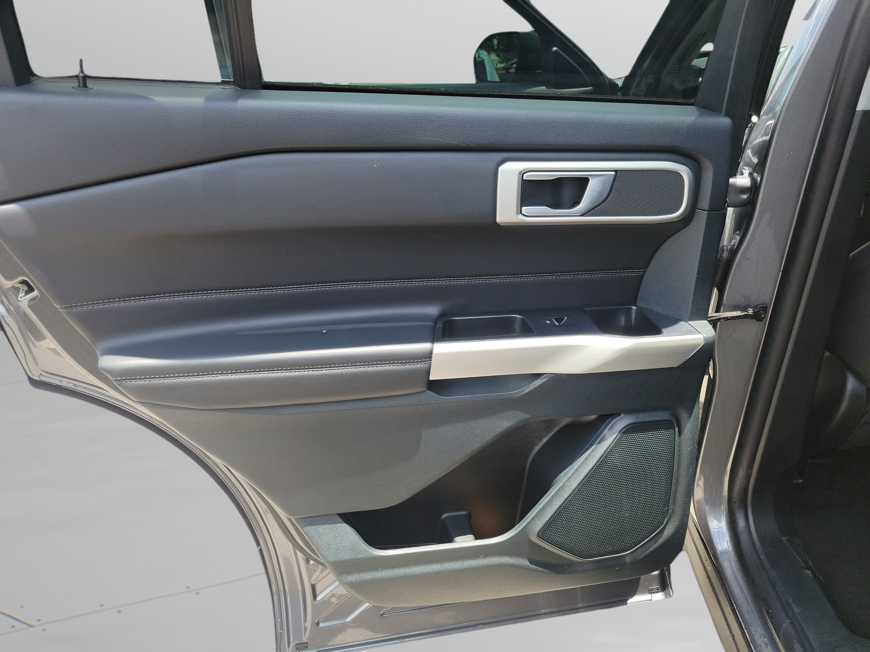 Used 2023 Ford Explorer XLT RWD image 11