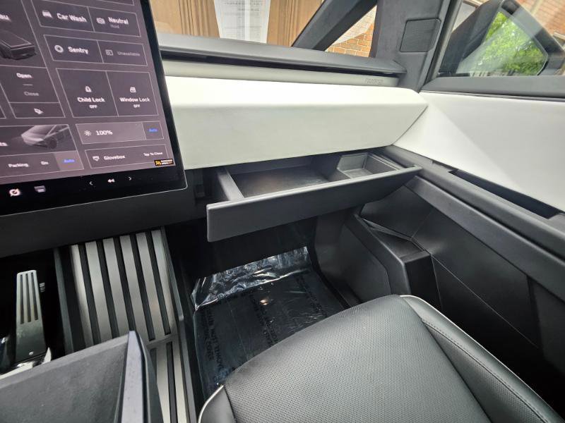 Used 2024 Tesla Cybertruck AWD Crew Cab image 65
