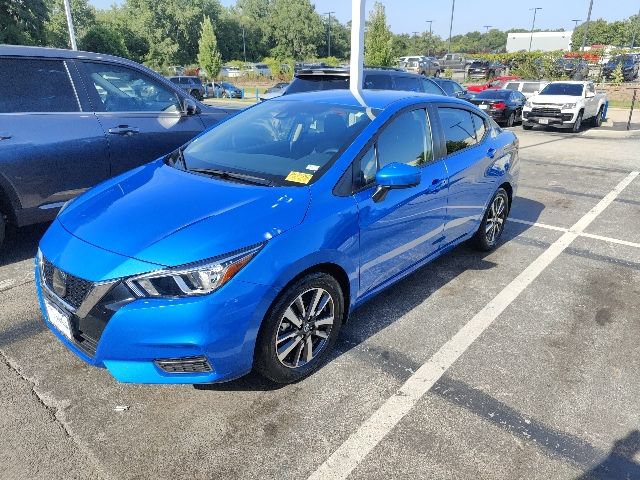 Used 2022 Nissan Versa SV FWD image 3