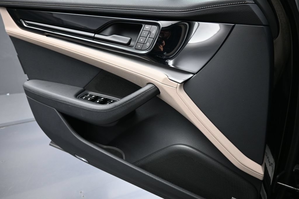 Certified 2025 Porsche Panamera 4 AWD/4WD image 22