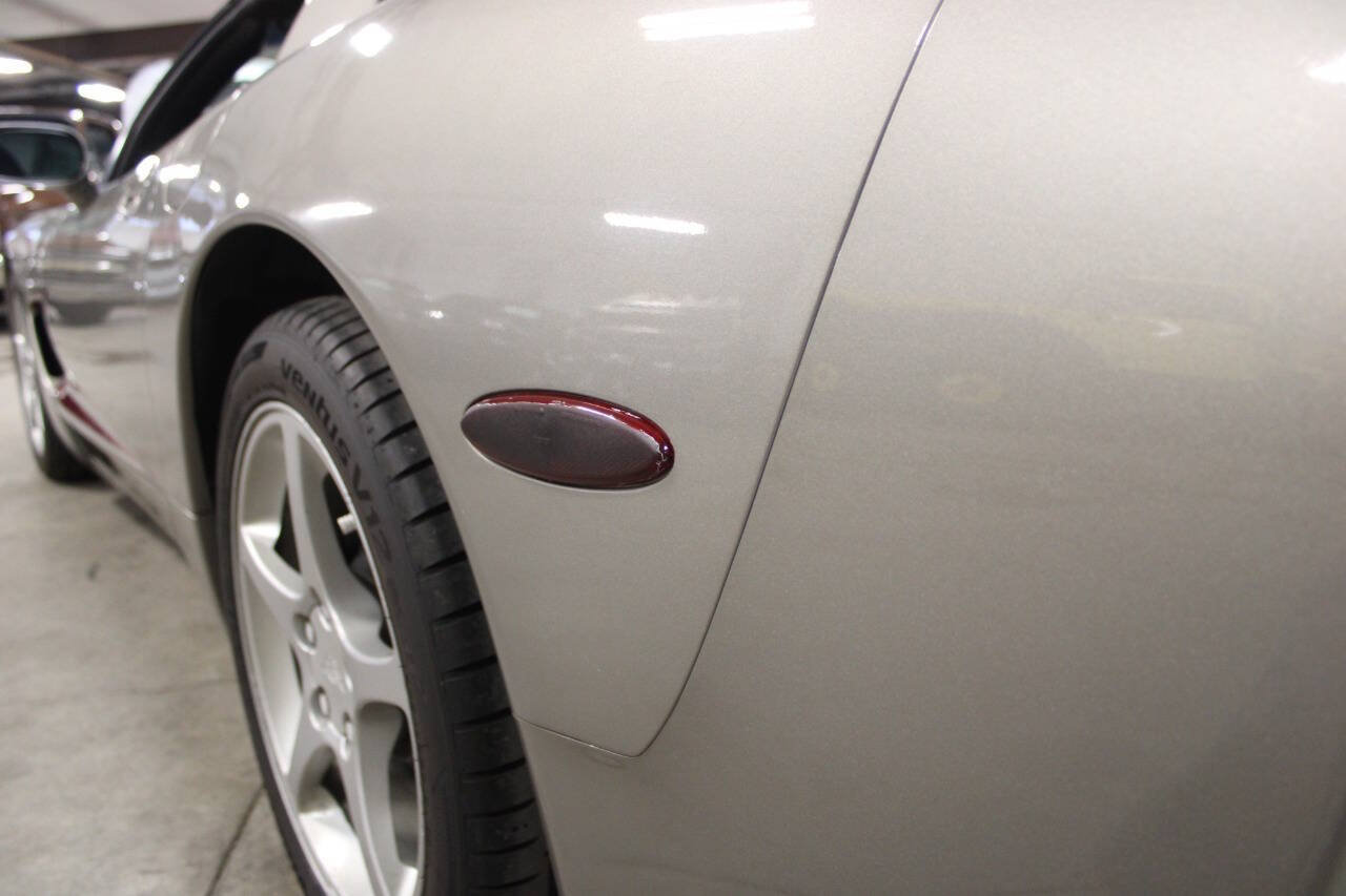 Used 2001 Chevrolet Corvette Coupe w/ Preferred Equipment Group2 RWD image 11