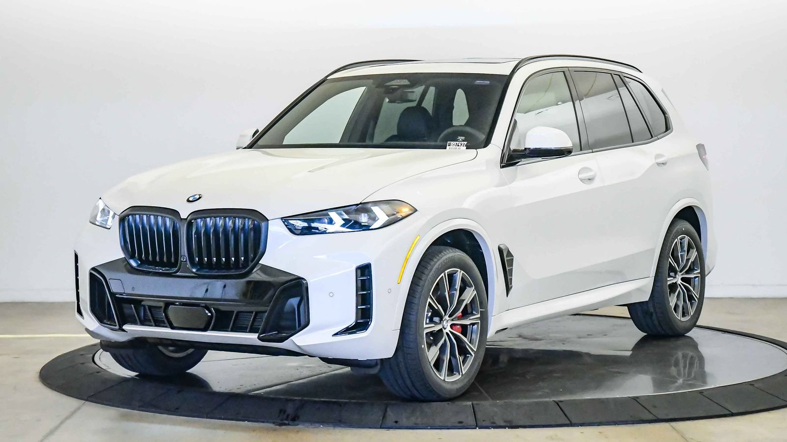 New 2026 BMW X5 xDrive40i w/ M Sport Package AWD/4WD image 1