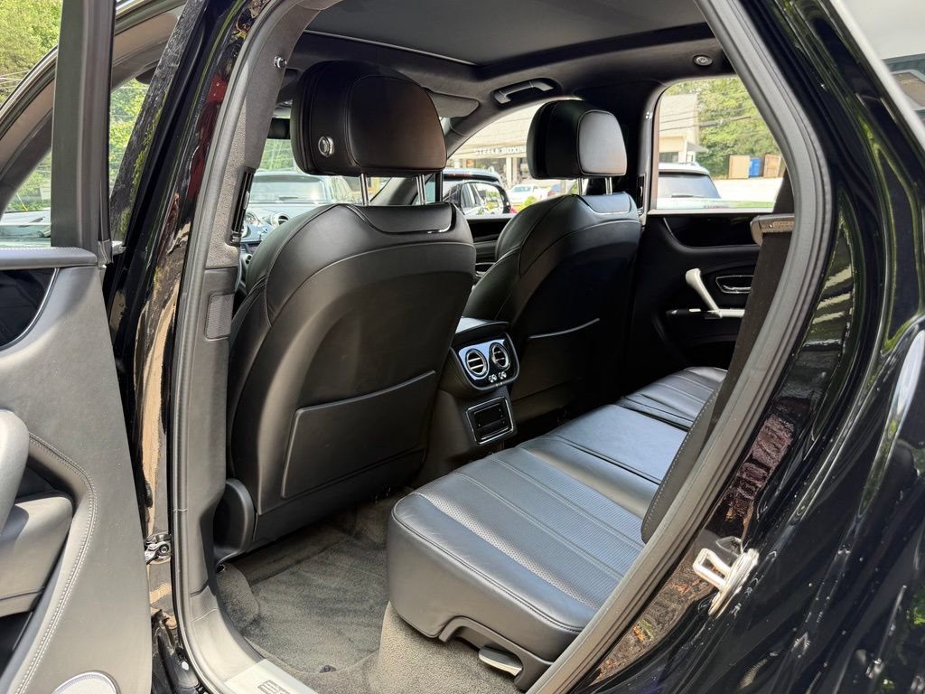 Used 2019 Bentley Bentayga AWD/4WD image 31