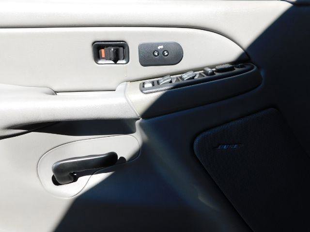 Used 2004 Chevrolet Suburban 2500 LS w/ Preferred Equipment Group image 11