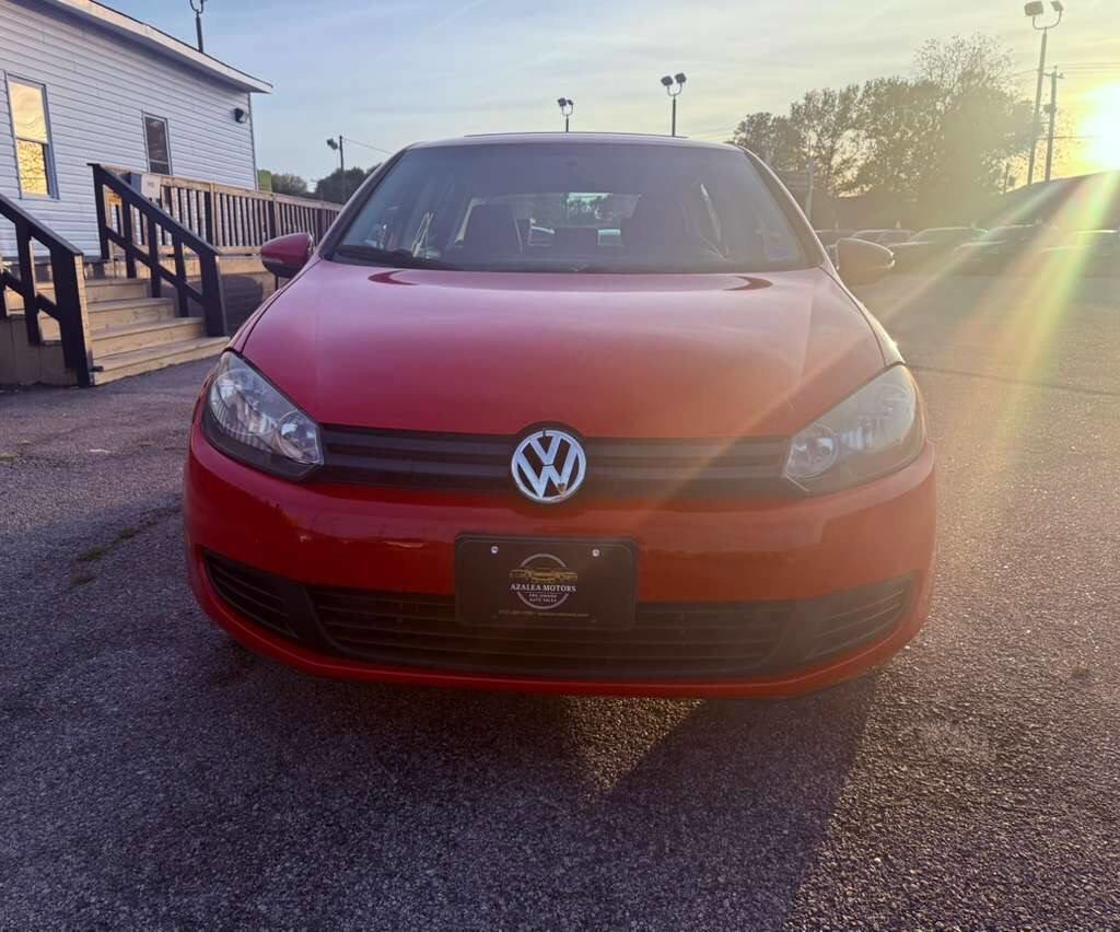 Used 2010 Volkswagen Golf 4-Door image 3