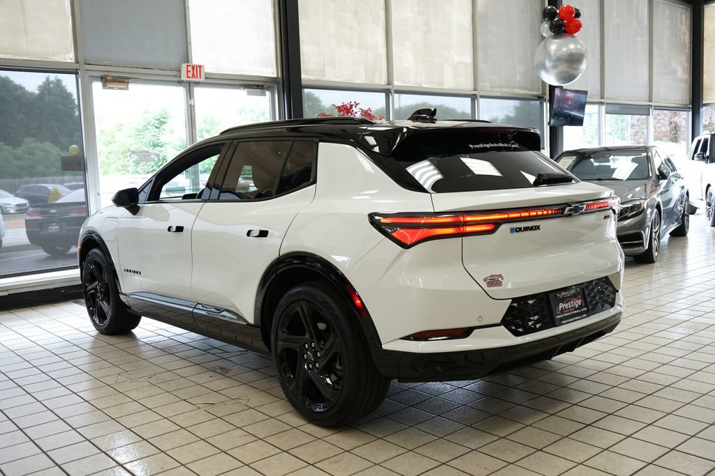 Used 2024 Chevrolet Equinox EV RS FWD image 5