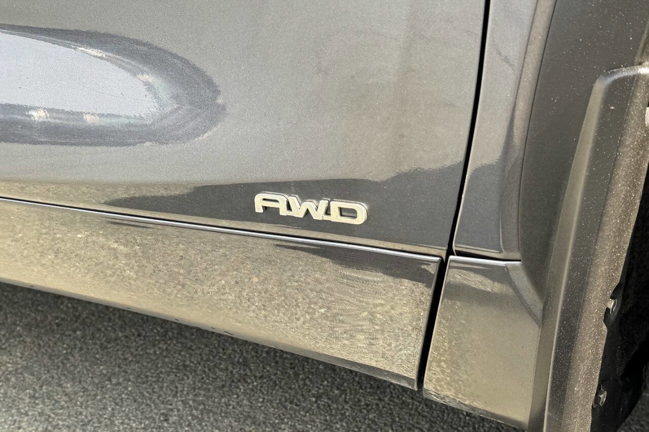 Used 2020 Toyota Highlander LE image 11