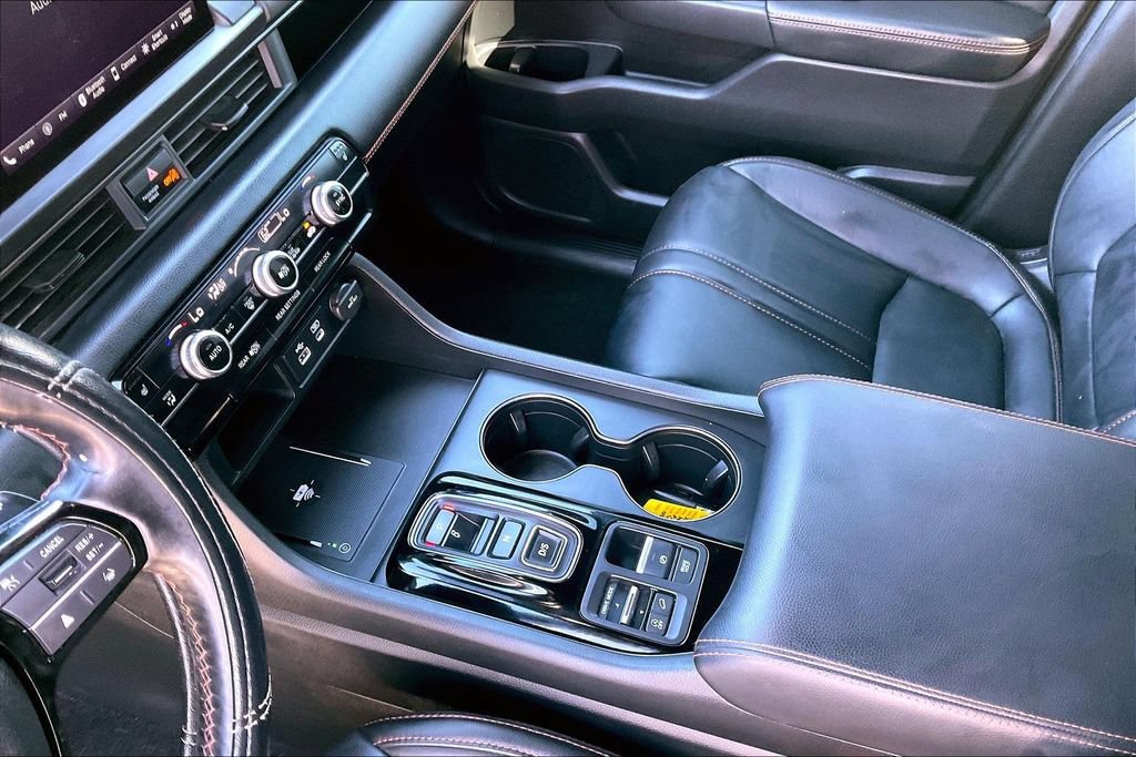 Used 2025 Honda Pilot TrailSport image 9