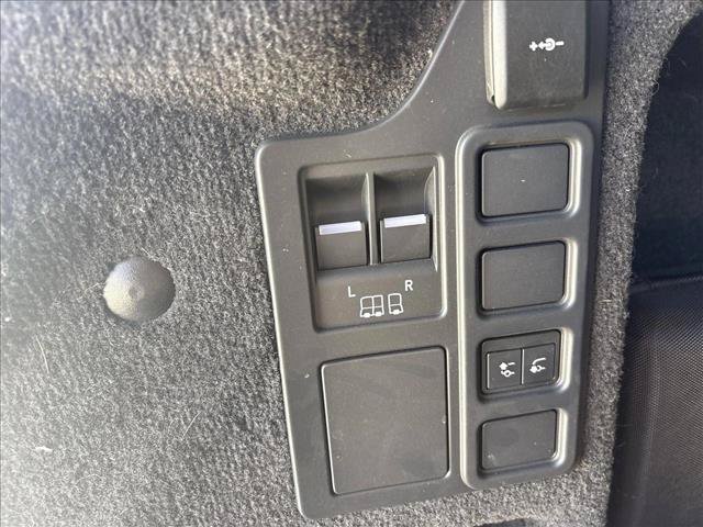 Used 2024 Land Rover Discovery Dynamic SE AWD/4WD image 26