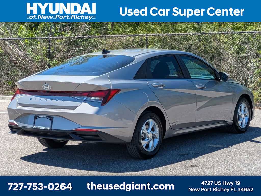 Used 2023 Hyundai Elantra SE image 5