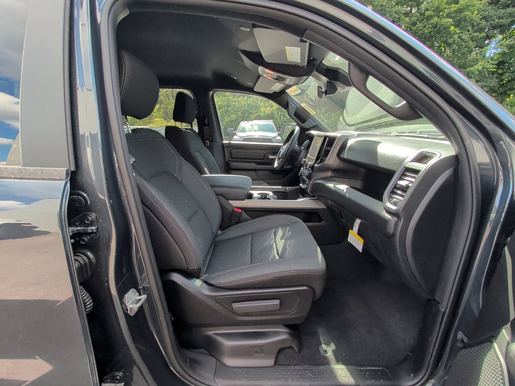 New 2026 RAM 1500 Express AWD/4WD image 16