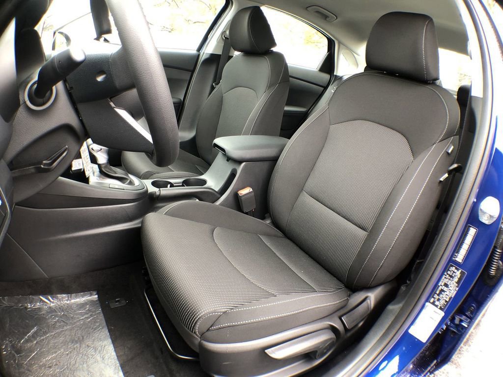 Used 2021 Kia Forte LXS FWD image 30