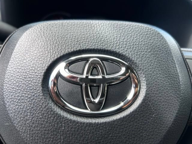 Used 2025 Toyota RAV4 XLE AWD/4WD image 33