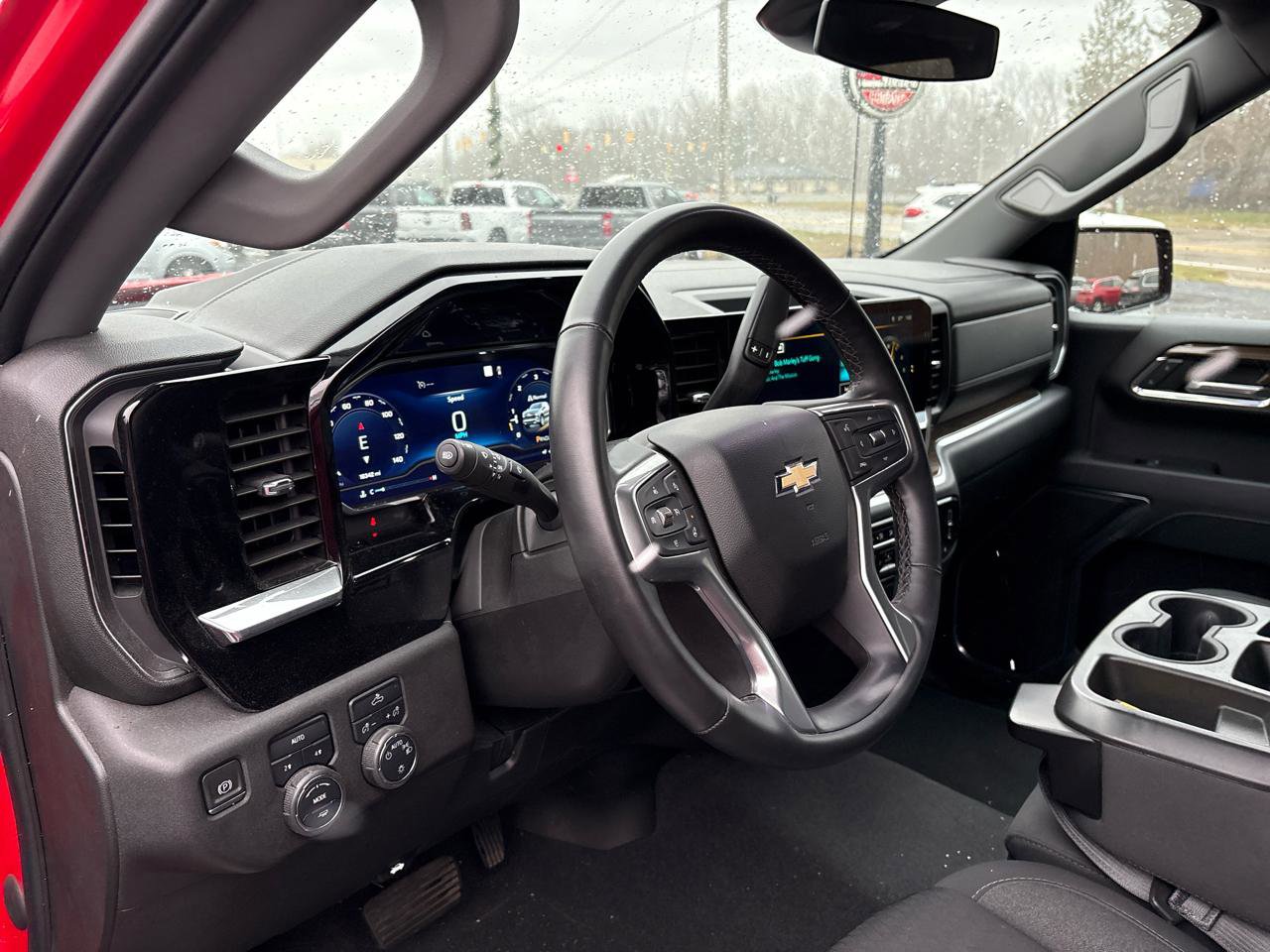 Used 2023 Chevrolet Silverado 1500 LT image 8