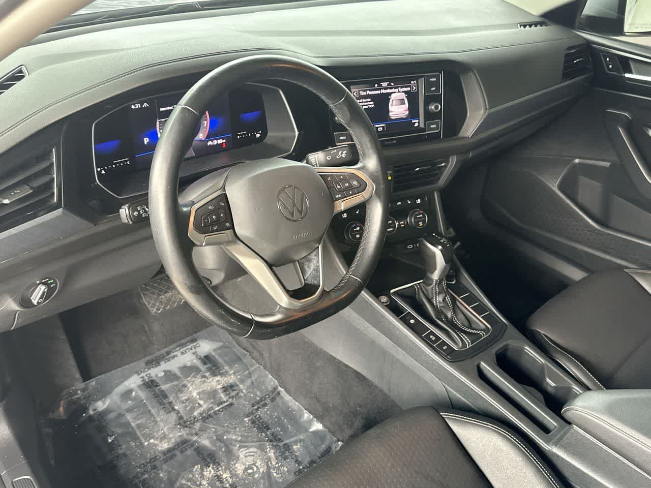 Used 2022 Volkswagen Jetta SE w/ Panoramic Sunroof Package FWD image 13
