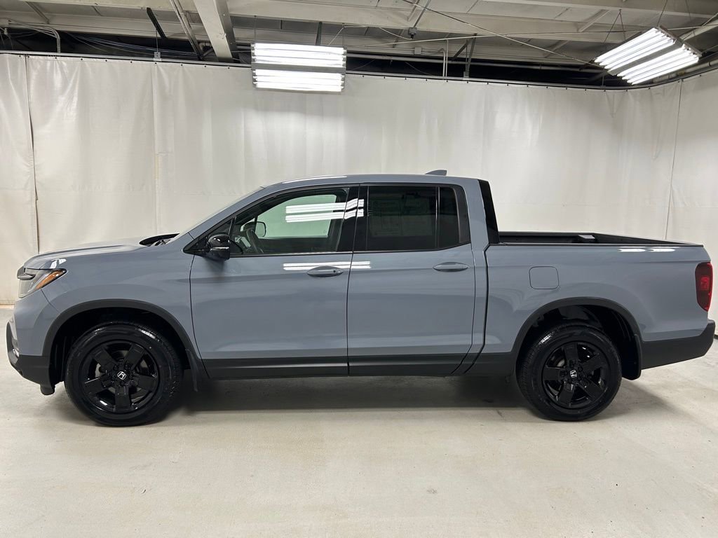 Used 2025 Honda Ridgeline Black Edition image 8