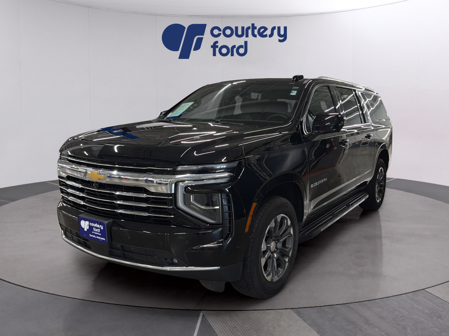 Used 2025 Chevrolet Suburban LT w/ Comfort Package AWD/4WD image 3