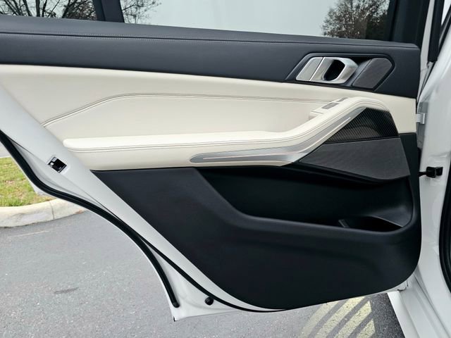 Used 2025 BMW X7 M60i image 30