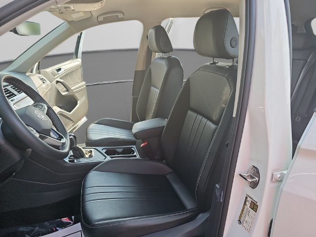Used 2024 Volkswagen Tiguan SE FWD image 12