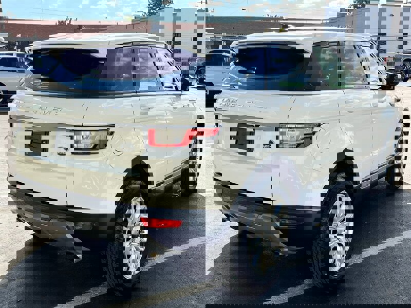 Used 2018 Land Rover Range Rover Evoque SE image 8