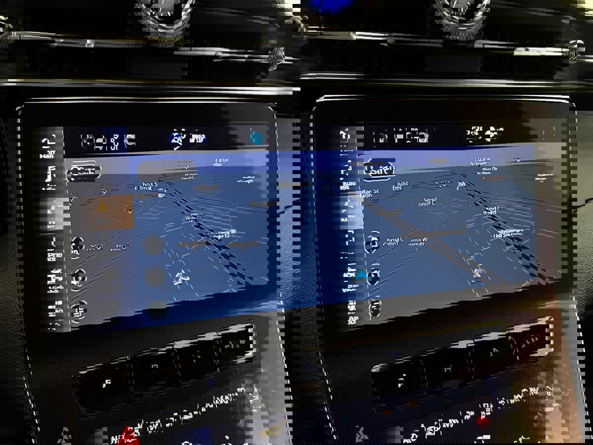 Used 2024 Maserati Grecale Modena image 24