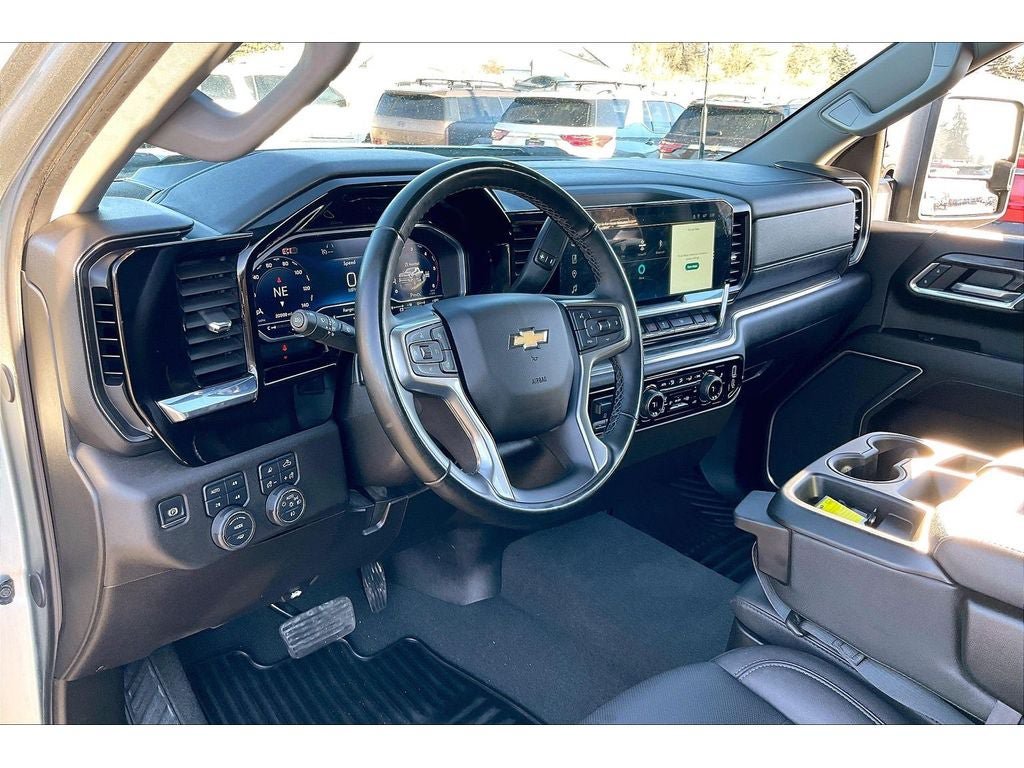 Used 2025 Chevrolet Silverado 3500 LTZ AWD/4WD image 16