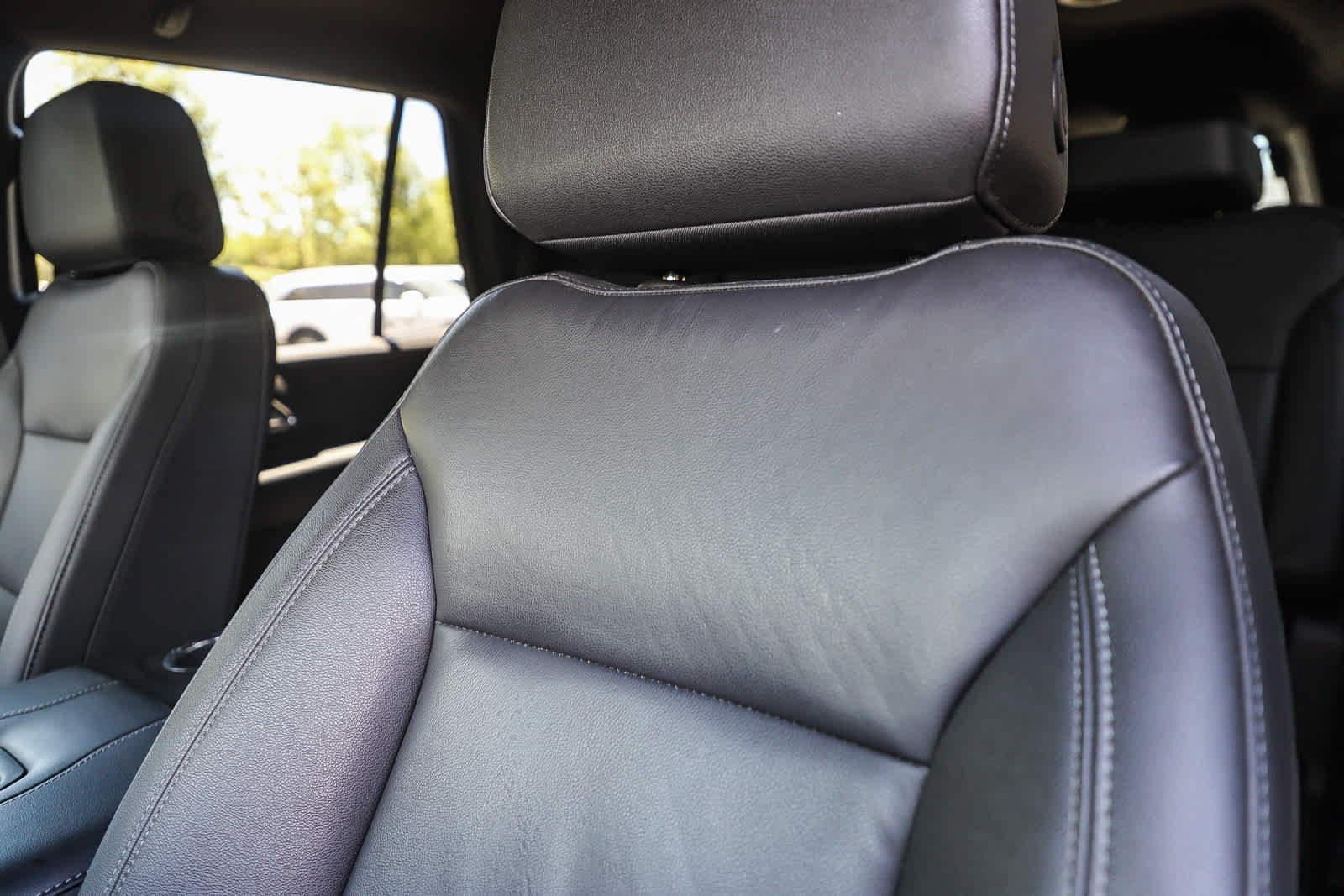 Used 2024 Chevrolet Tahoe LT w/ Luxury Package RWD image 28