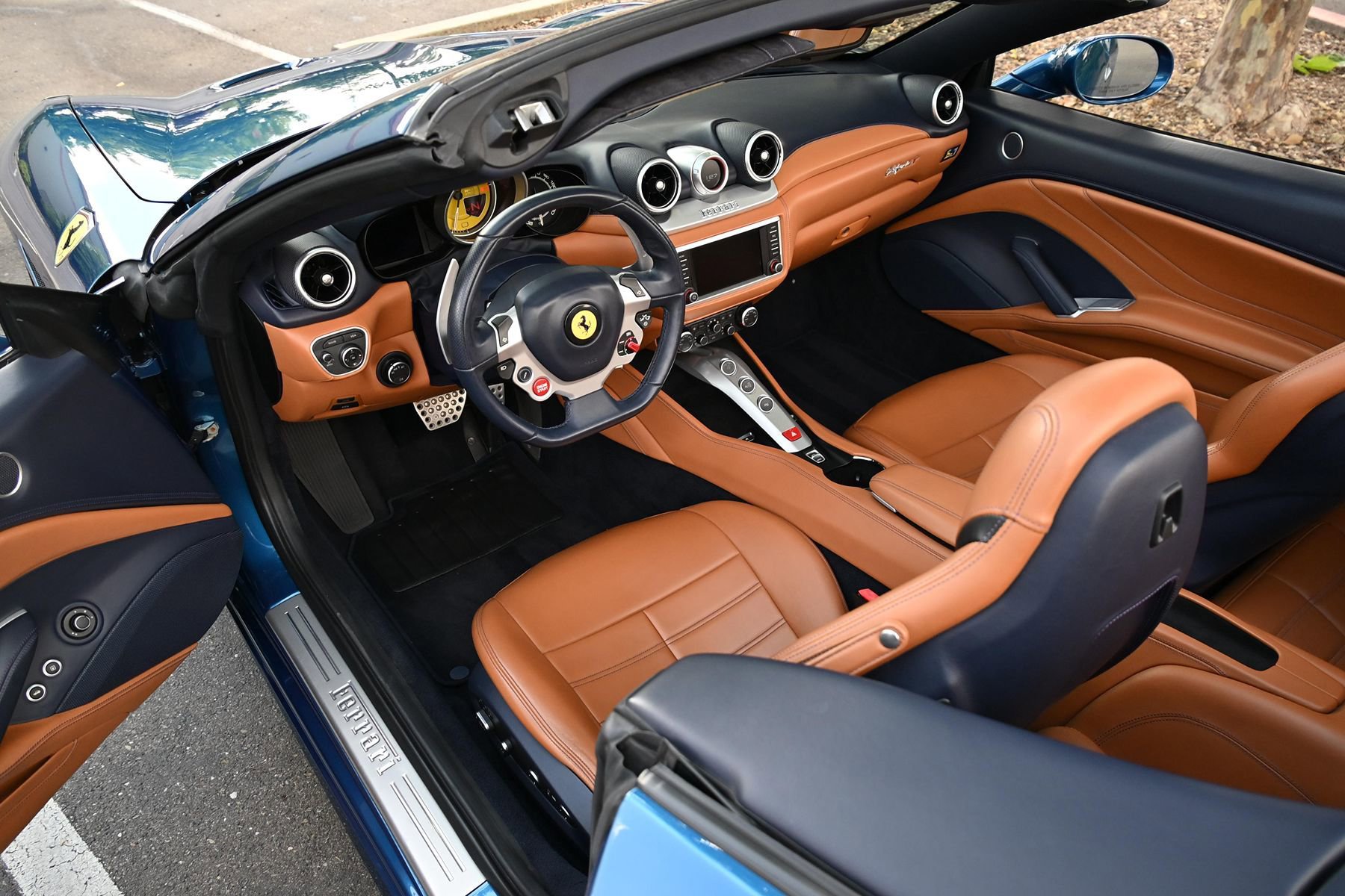 Used 2015 Ferrari California T RWD image 54