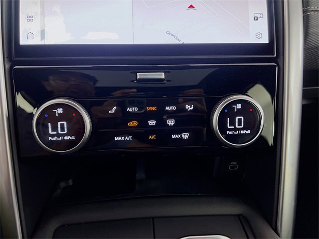 Used 2024 Land Rover Discovery Dynamic SE image 15