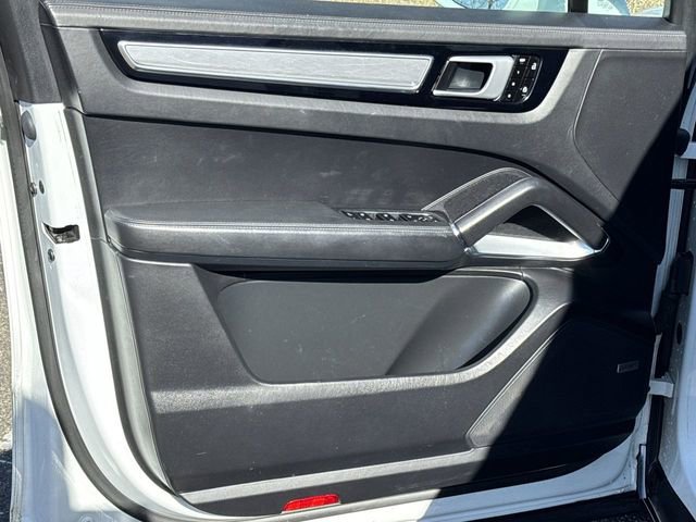 Used 2020 Porsche Cayenne Turbo image 22