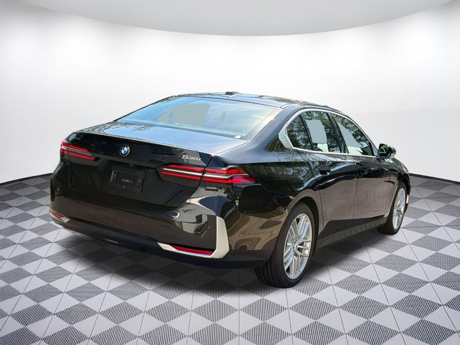 Used 2024 BMW 530i xDrive w/ Premium Package AWD/4WD image 9