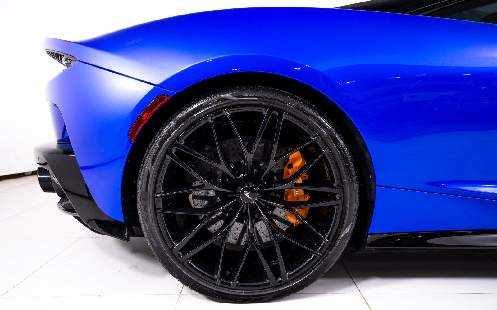 Used 2023 McLaren GT RWD image 16